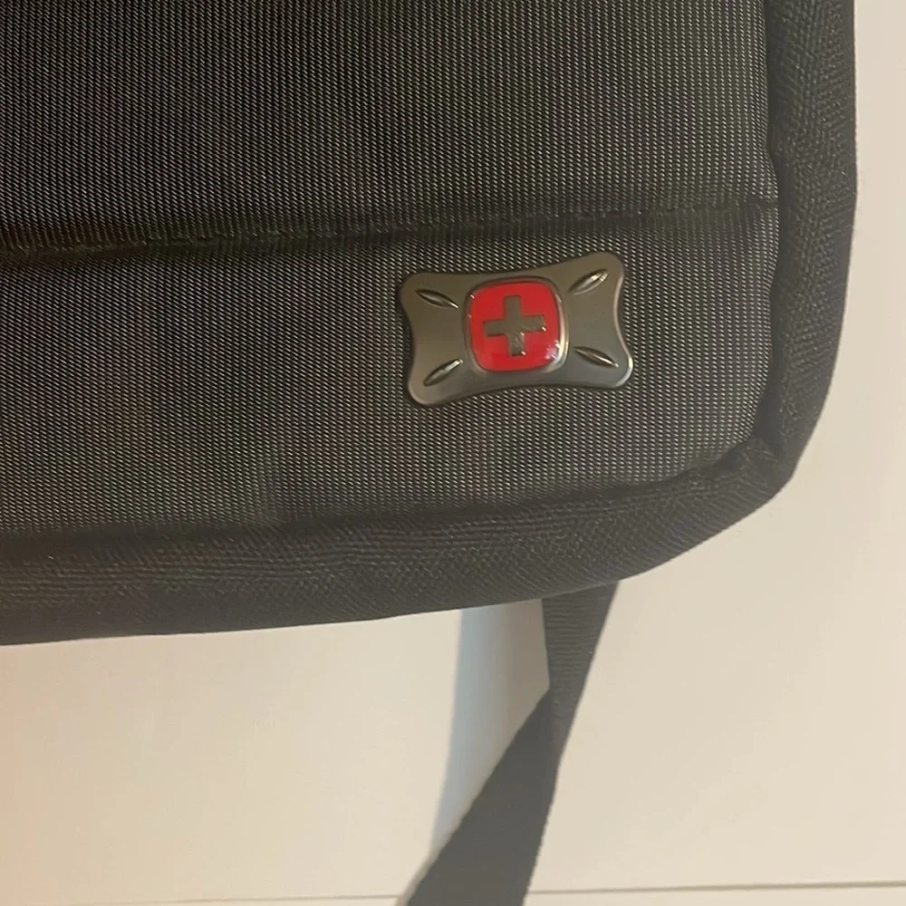Black Swiss gear laptop bag